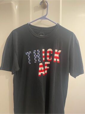 “Thick AF” Men's Black Short-Sleeve Graphic Tee with American Flag Text